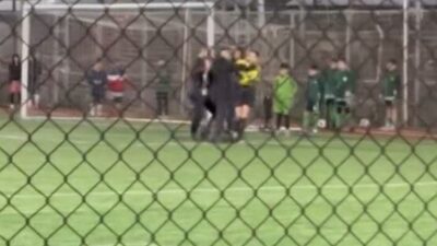 Kocaeli İzmit ilçesinde düzenlenen U12 Ligi maçında bir kadın aday