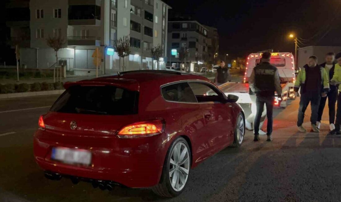 Çorlu ilçesinde trafik polisi tarafından durdurulan bir araç sürücüsüne abartı
