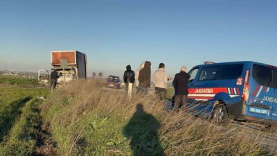 Çorlu ilçesinde seyir halindeyken alev alan bir kamyonetin kabin bölgesi