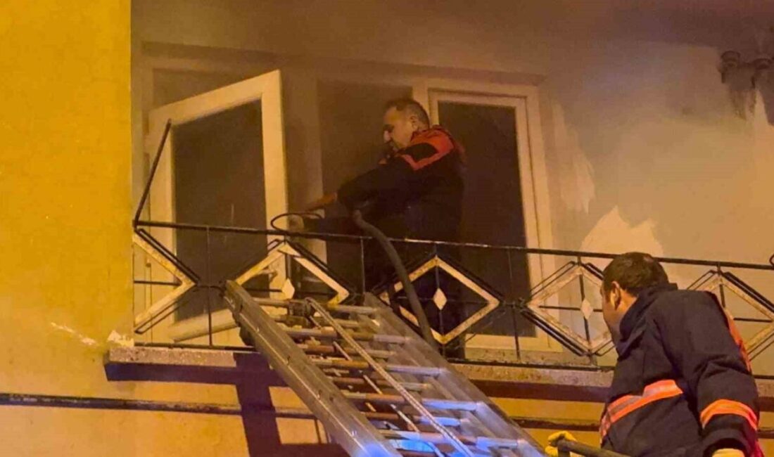 Sungurlu ilçesinde meydana gelen bir yangında, bir apartmanda mahsur kalan