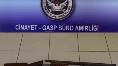 Çorum’da polis ekipleri tarafından gerçekleştirilen denetimler sonucunda haklarında yakalama kararı