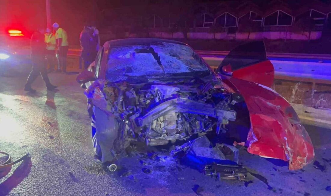 Çorum’da meydana gelen trafik kazasında bir genç, otomobil ile tıra