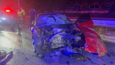 Çorum’da meydana gelen trafik kazasında bir genç, otomobil ile tıra