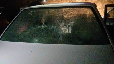 Çorum’da, kimliği belirsiz bir kişi tarafından park halindeki bir otomobile