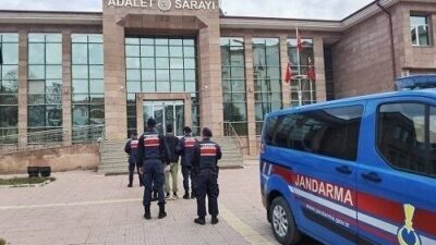 Çorum’un Osmancık ilçesinde, jandarma ekipleri tarafından gerçekleştirilen operasyonda uyuşturucu satmakla
