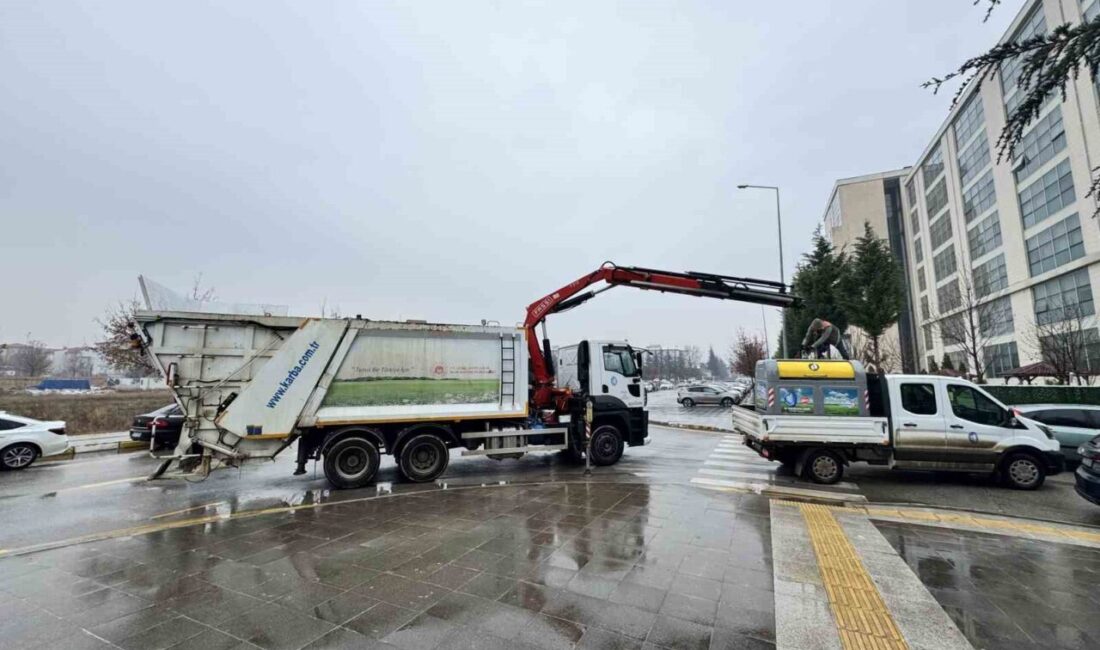 Çorum Belediyesi, şehrin temizliği konusunda özverili çalışmalarını sürdürüyor ve eski