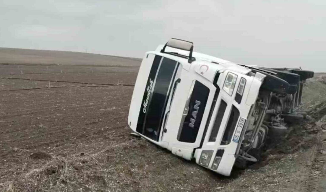 Çorum’da bir sürücü, kontrolünü kaybettiği tankerin yoldan çıkıp toprak alana