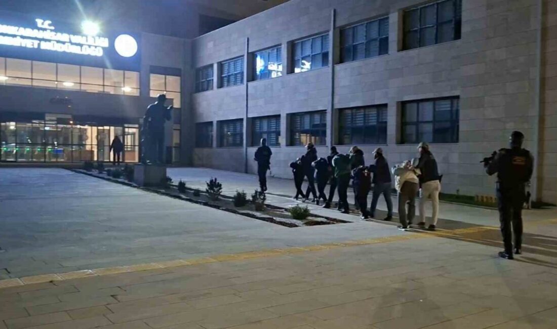Afyonkarahisar’da, polis tarafından gerçekleştirilen operasyonda DEAŞ silahlı terör örgütüne mensup