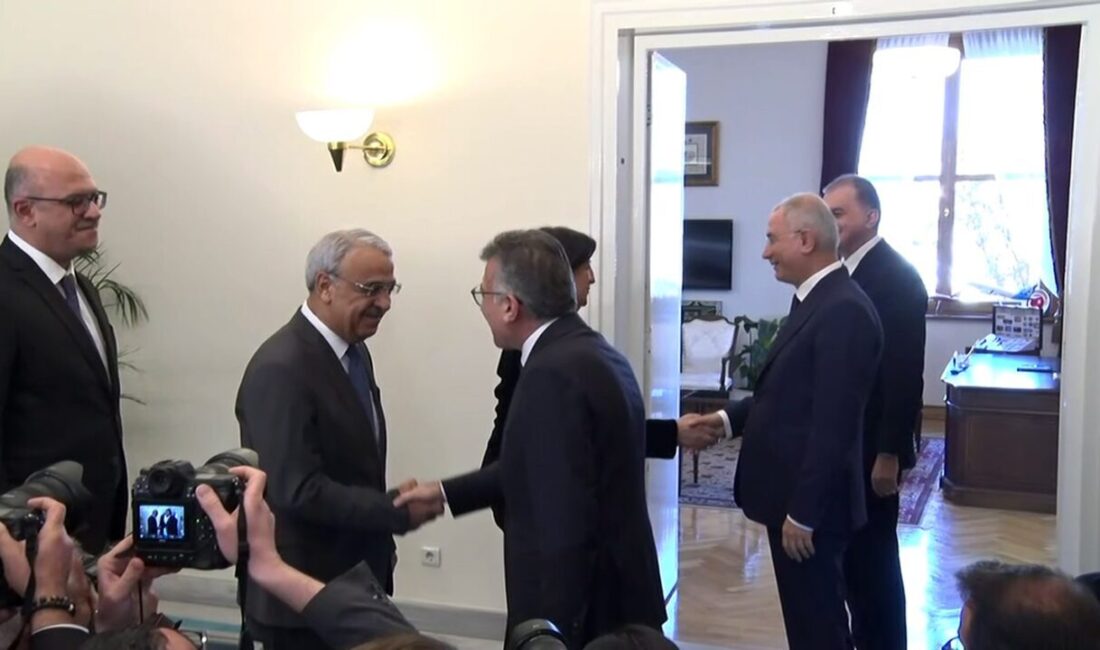 DEM Parti temsilcileri, AK Parti Grubu’nu ziyaret etti. Ziyarette, AK