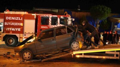 Denizli’de meydana gelen zincirleme kazada 5 aracın karışması sonucunda birçok