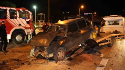 Denizli’de meydana gelen trafik kazasında 5 aracın bulunduğu zincirleme kaza