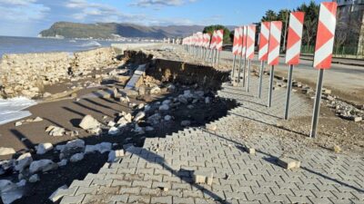 Kastamonu’nun Cide ilçesinde meydana gelen şiddetli fırtına, kıyı kesimlerinde büyük
