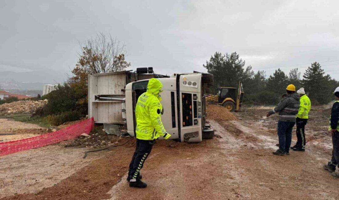 Bilecik’te meydana gelen bir trafik kazasında, bir kamyonun devrilmesi sonucu