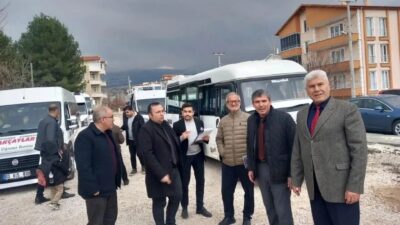 Afyonkarahisar’ın Dinar ilçesinde, öğrenci taşıyan servis araçlarına yönelik denetim gerçekleştirildi.