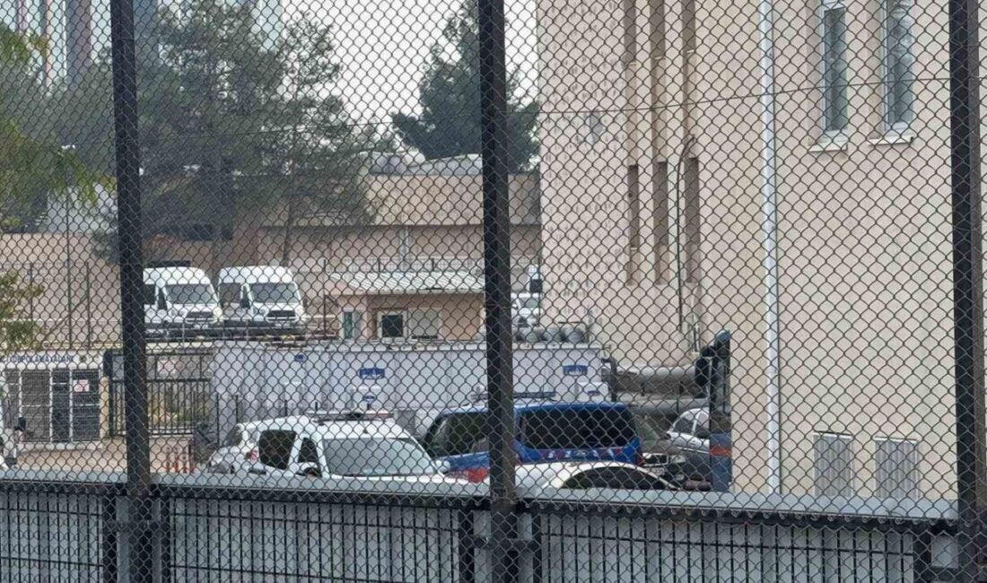 Diyarbakır’ın Yenişehir ilçesinde bir binada boş olan bir dairede hayatını