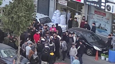Diyarbakır’ın Bağlar ilçesinde meydana gelen silahlı saldırıda, yolda yürüyen iki