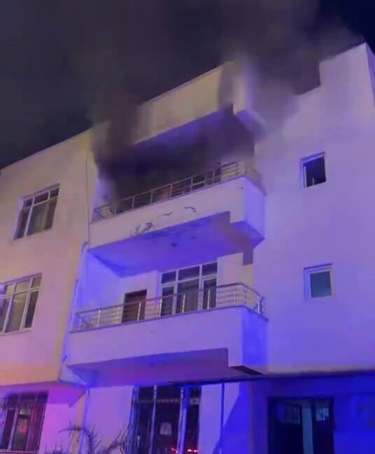Diyarbakır’ın Eğil ilçesinde bir evde meydana gelen yangın, evin kullanılamaz