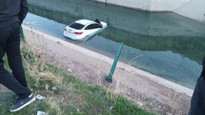 Diyarbakır’ın Yenişehir ilçesine bağlı Şahaban köyü yakınlarında sürücüsünün kontrolünü kaybettiği