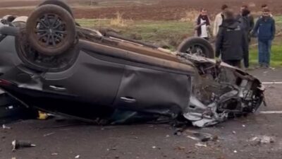 Bağlar ilçesinde meydana gelen bir trafik kazasında otomobilin kontrolden çıkarak