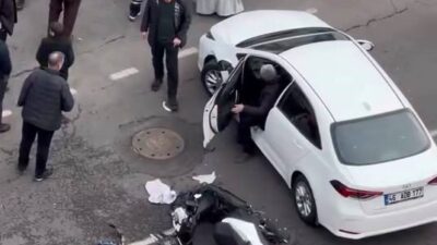 Diyarbakır’ın Mezopotamya Mahallesi Musa Anter Caddesi’nde otomobil ile motosikletin karıştığı