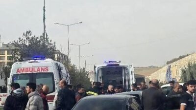 Diyarbakır’ın Silvan ilçesinde meydana gelen trafik kazasında, iki otomobilin çarpışması