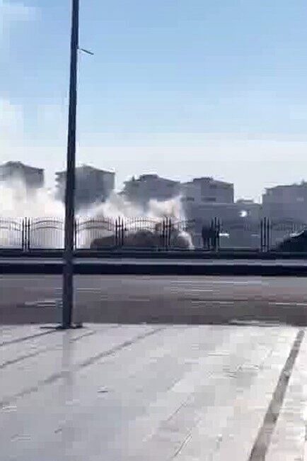 Diyarbakır’ın Şanlıurfa yönünde seyreden bir taksi aniden alev aldı. Sürücü,