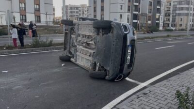 Diyarbakır’ın Bağlar ilçesine bağlı Oğlaklı Mahallesi’nde meydana gelen trafik kazasında,