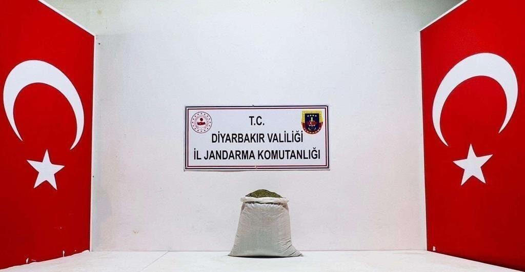 Diyarbakır’da gerçekleştirilen uyuşturucu operasyonunda 32 kilo esrar ele geçirildi ve