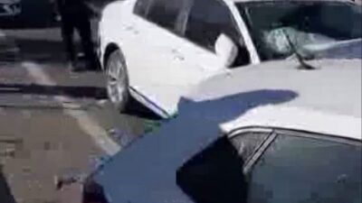 Diyarbakır’da meydana gelen zincirleme trafik kazasında dört araç karıştı ve
