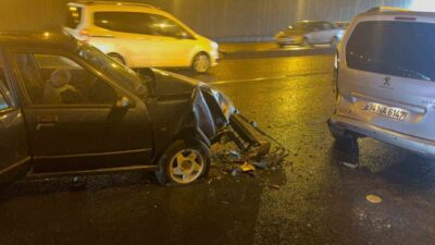 Diyarbakır’da trafik kazası meydana geldi, 3 aracın karıştığı kazada 3