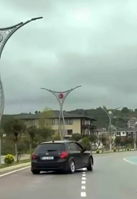 Sakarya ilinde, diğer sürücülerin ve kendi can güvenliğini tehlikeye atan