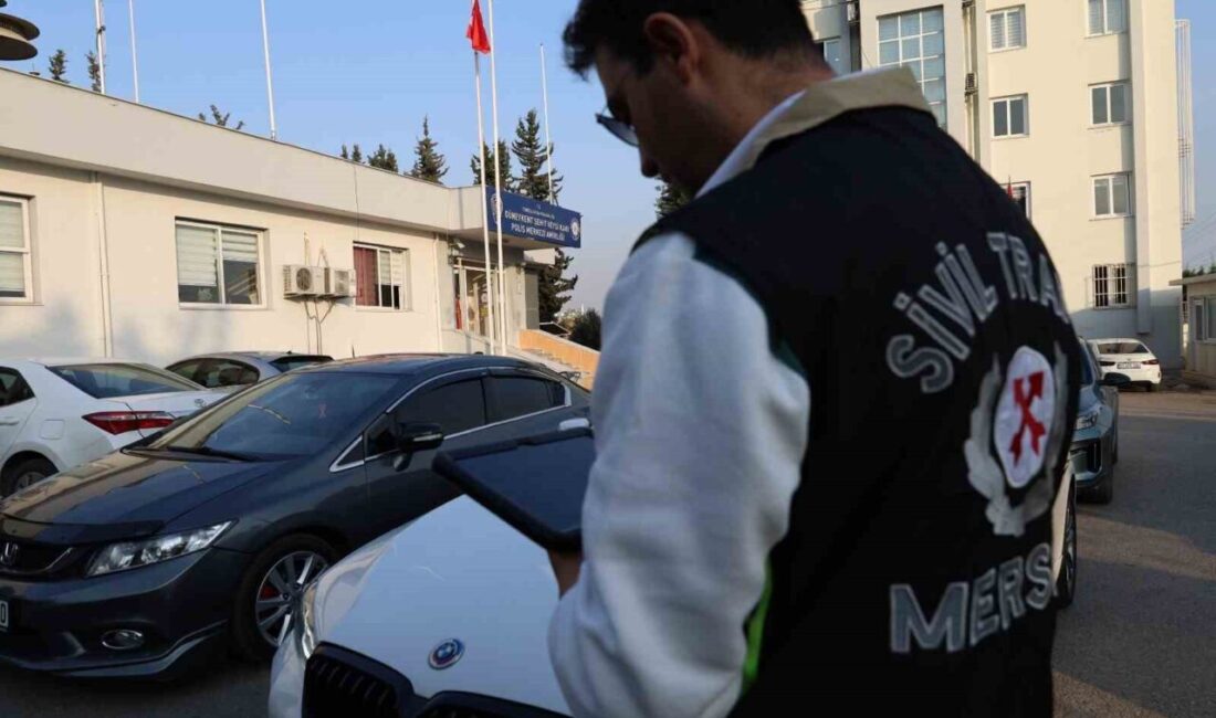 Mersin’de polisin müdahalesi sonucunda düğün konvoyunun trafiği kapatarak ulaşımı engellemesi