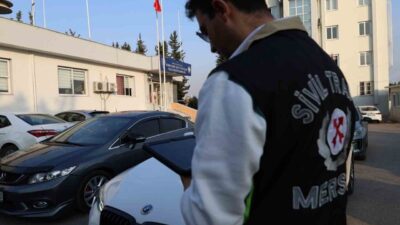 Mersin’de polisin müdahalesi sonucunda düğün konvoyunun trafiği kapatarak ulaşımı engellemesi