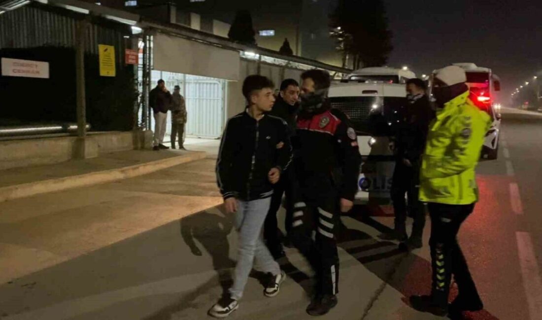 Bursa’nın İnegöl ilçesinde polisin dur ihtarına uymayan 15 yaşındaki sürücü,