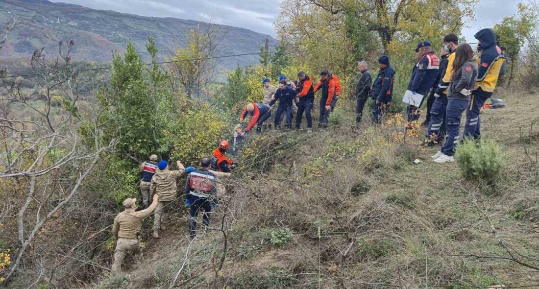 Bartın’da, defne toplamak amacıyla gittiği ormanda kaybolan ve bugün hayatını