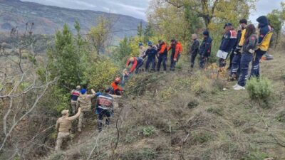 Bartın’da, defne toplamak amacıyla gittiği ormanda kaybolan ve bugün hayatını