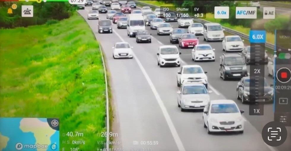 Düzce’de trafik polisleri tarafından gerçekleştirilen denetimlerde bin 435 sürücü cezalandırıldı.