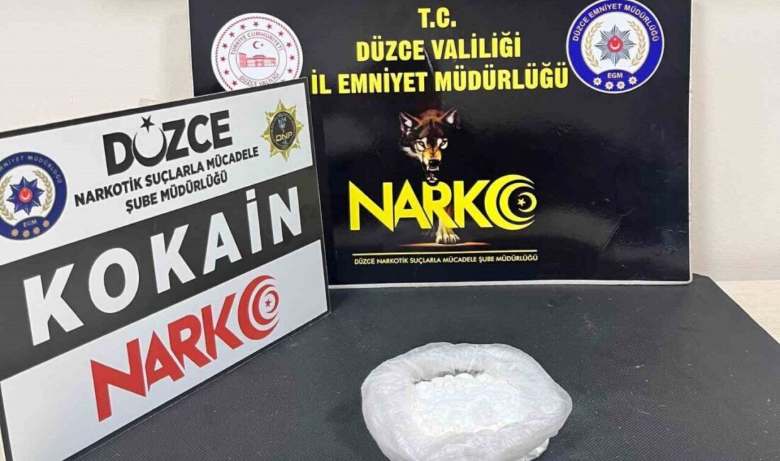 Düzce’de polis ekipleri tarafından bir otobüste yapılan üst aramada 650