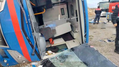 Sivas’ın Zara ilçesinde bir cezaevi nakil aracı yoldan çıktı ve