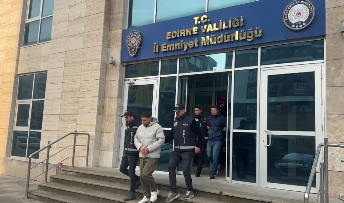 Edirne Kapıkule Sınır Kapısı’nda uluslararası tarihi eser kaçakçılığına karşı düzenlenen