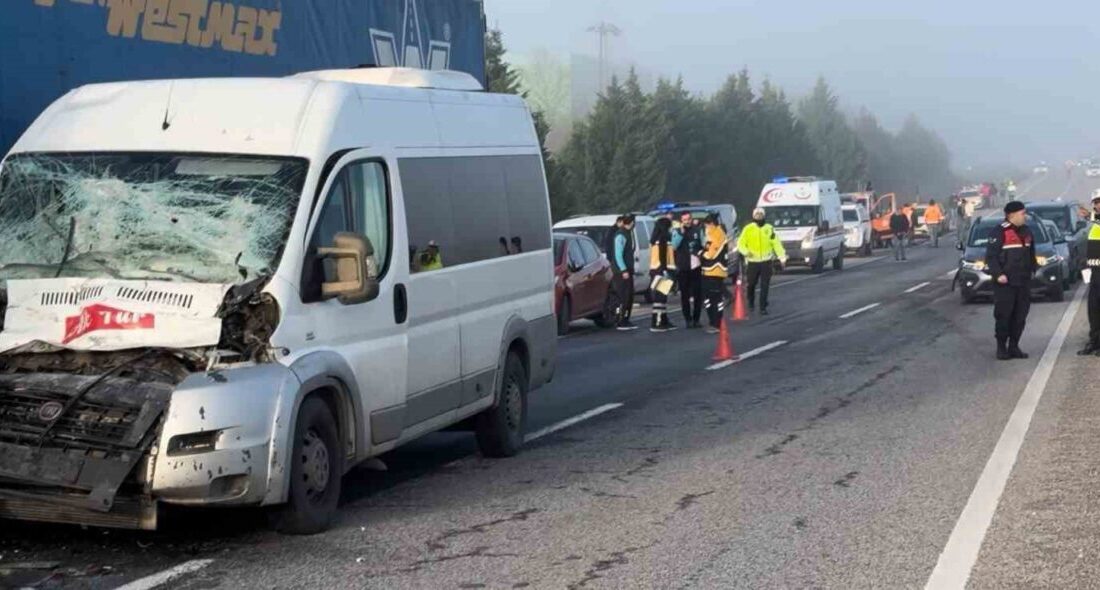 Edirne’de sabah saatlerinde meydana gelen yoğun sis nedeniyle, 10 aracın