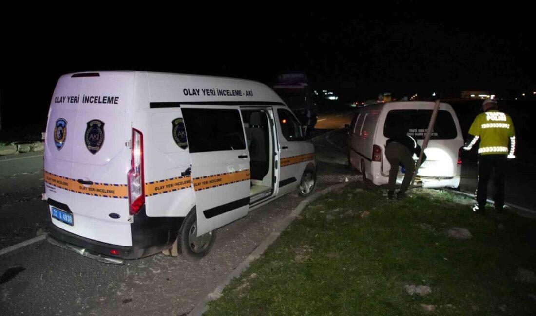 Edirne’de, polis ekiplerinin “dur” ihtarına uymayan bir panelvan minibüs, yaklaşık