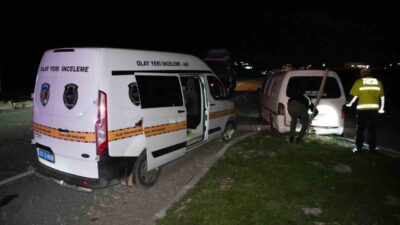 Edirne’de, polis ekiplerinin “dur” ihtarına uymayan bir panelvan minibüs, yaklaşık