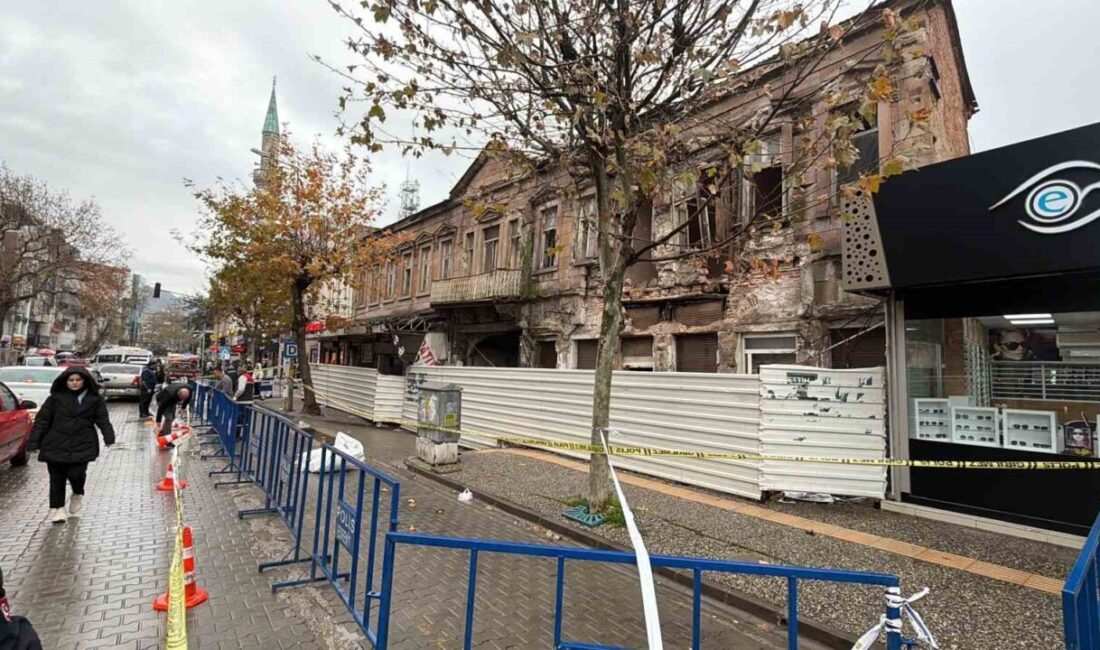 Balıkesir’in Edremit ilçesinde meydana gelen sağanak yağışlar, tarihi bir binada