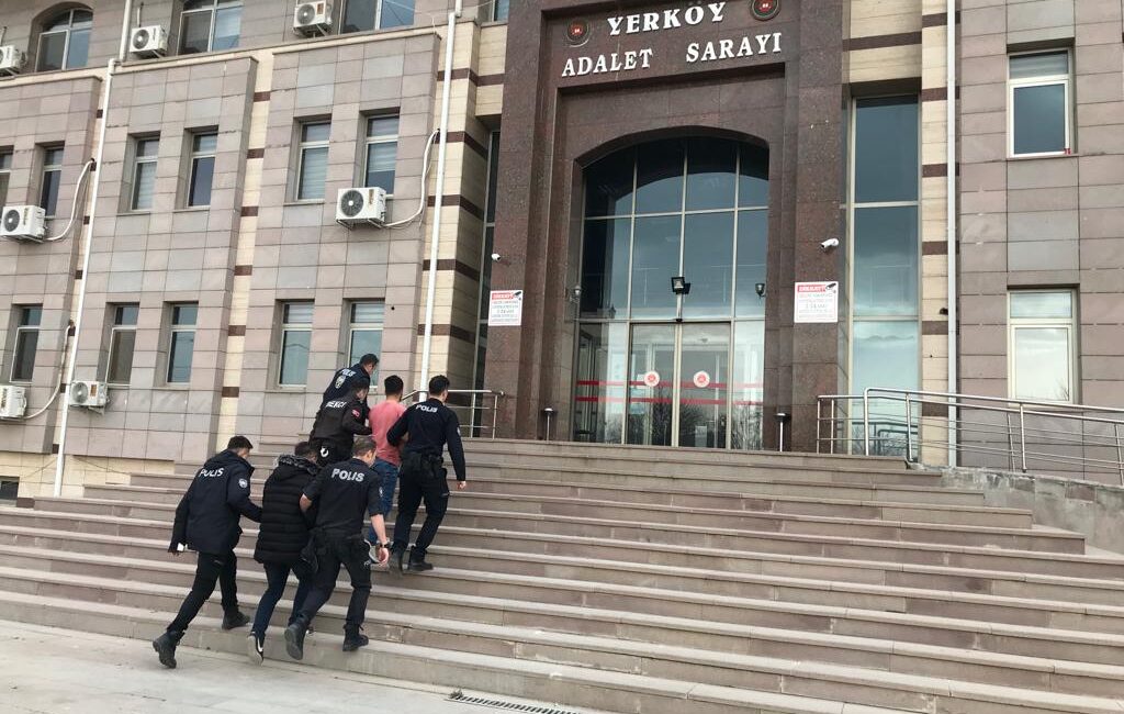 Yerköy’de aranan kişilere yönelik yürütülen çalışmalar kapsamında farklı suçlardan haklarında