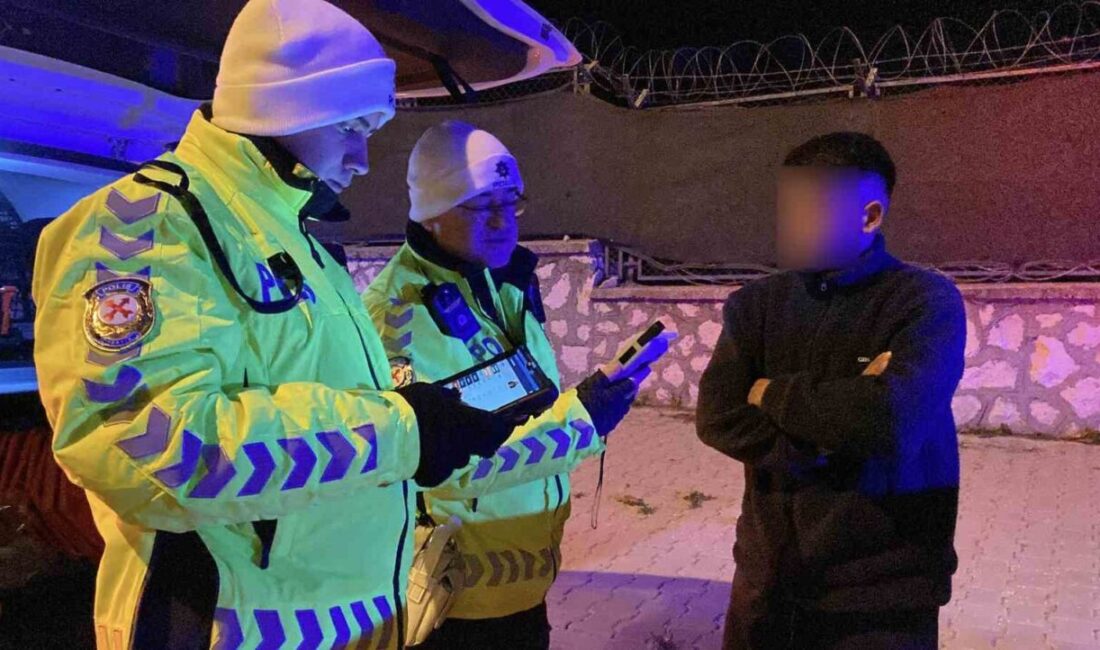 Burdur ilinde, gece saatlerinde Emek Mahallesi Bülten Ecevit Bulvarı üzerinde