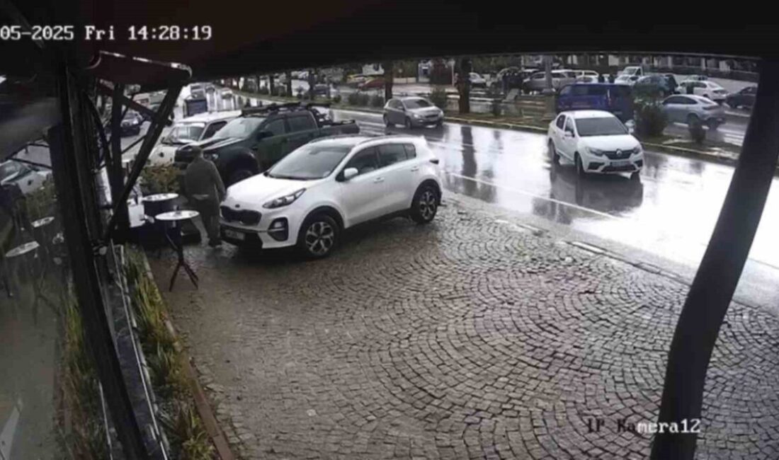 Bir otomobil, Muğla’nın Bodrum ilçesinde el freni çekilmeyerek hareket etti