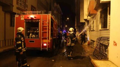Elazığ’da bulunan 5 katlı bir binanın birinci katında başlayan yangın,