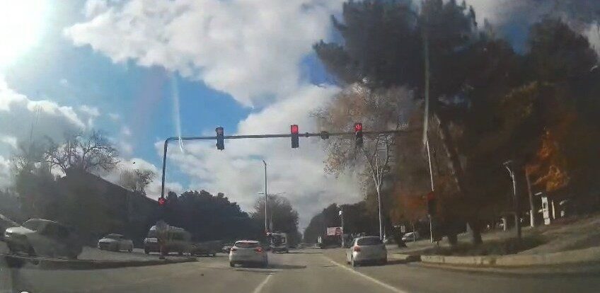 Elazığ’da bir otomobil, Zübeyde Hanım Caddesi’nde seyir halindeyken hatalı şerit