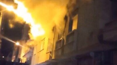 Elazığ ilinde bulunan dört katlı terkedilmiş bir binada çıkan yangın,